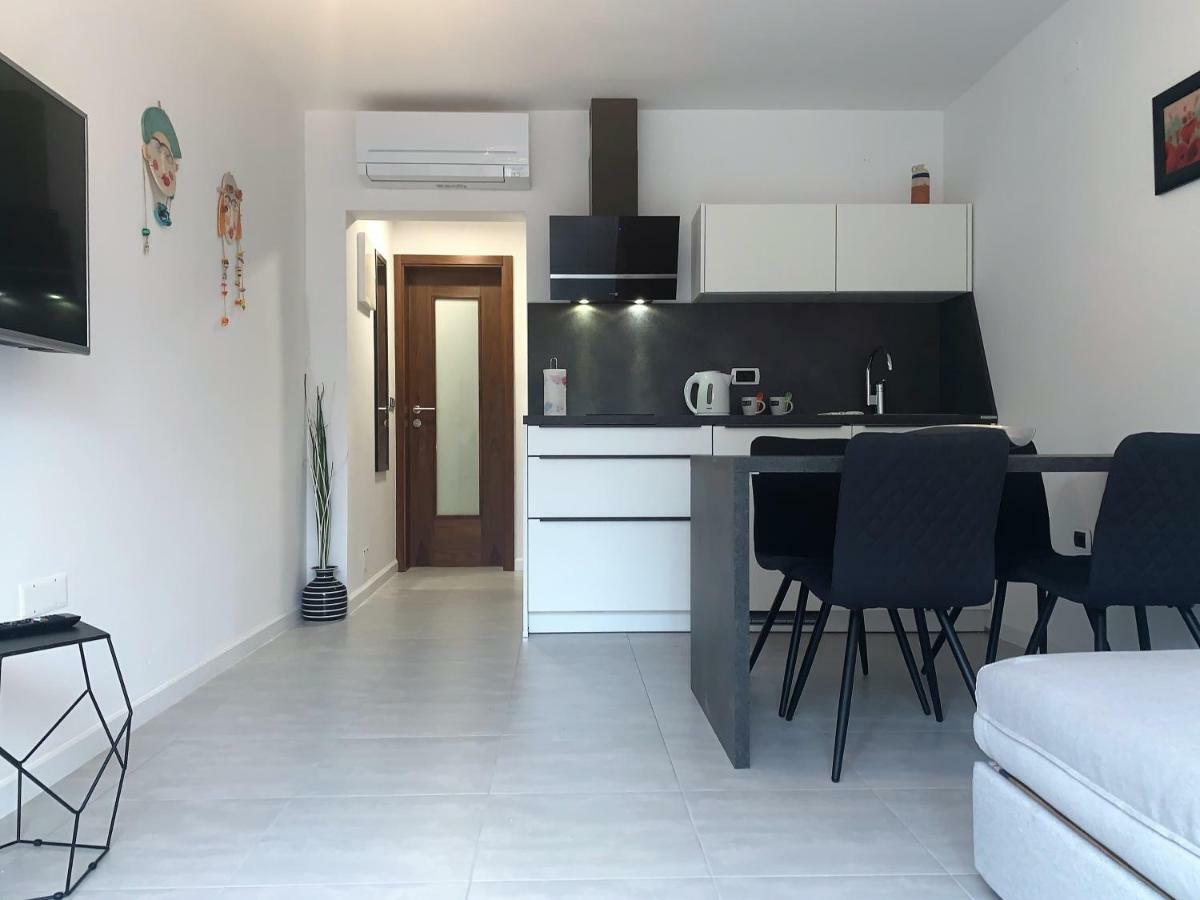 Apartments Artemus Karliva 伊佐拉 外观 照片