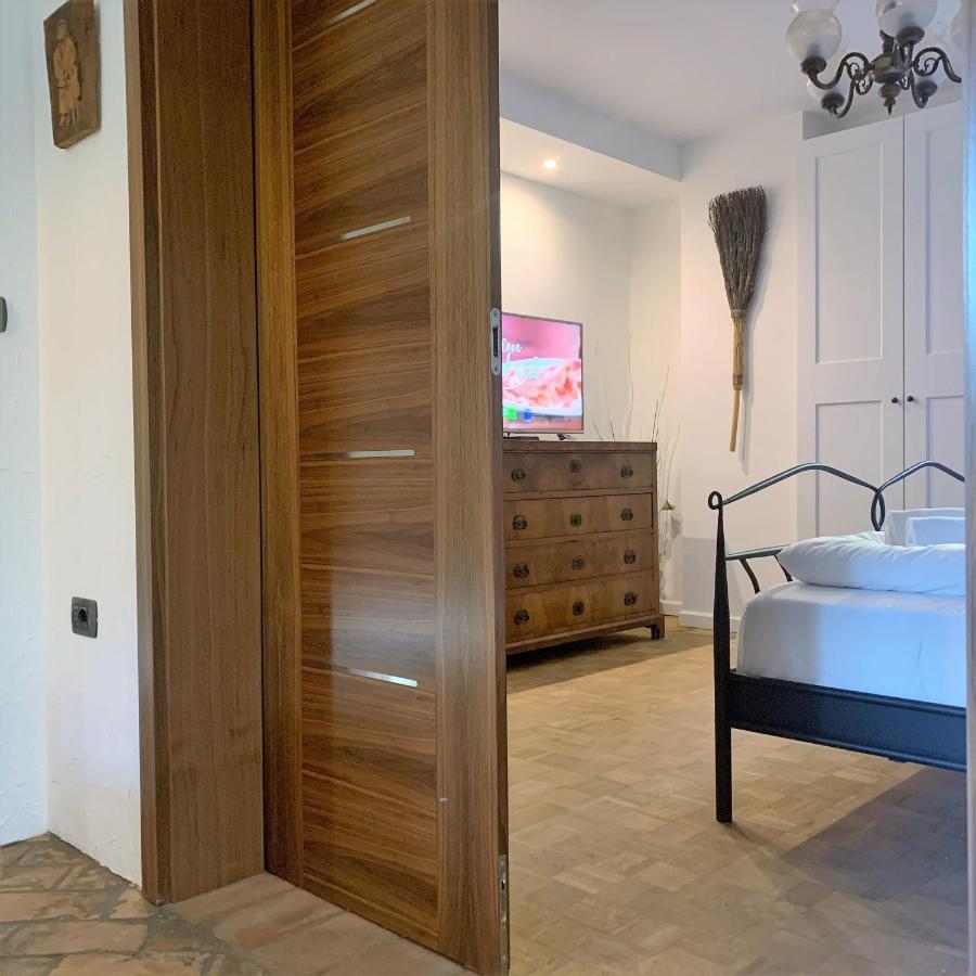 Apartments Artemus Karliva 伊佐拉 外观 照片